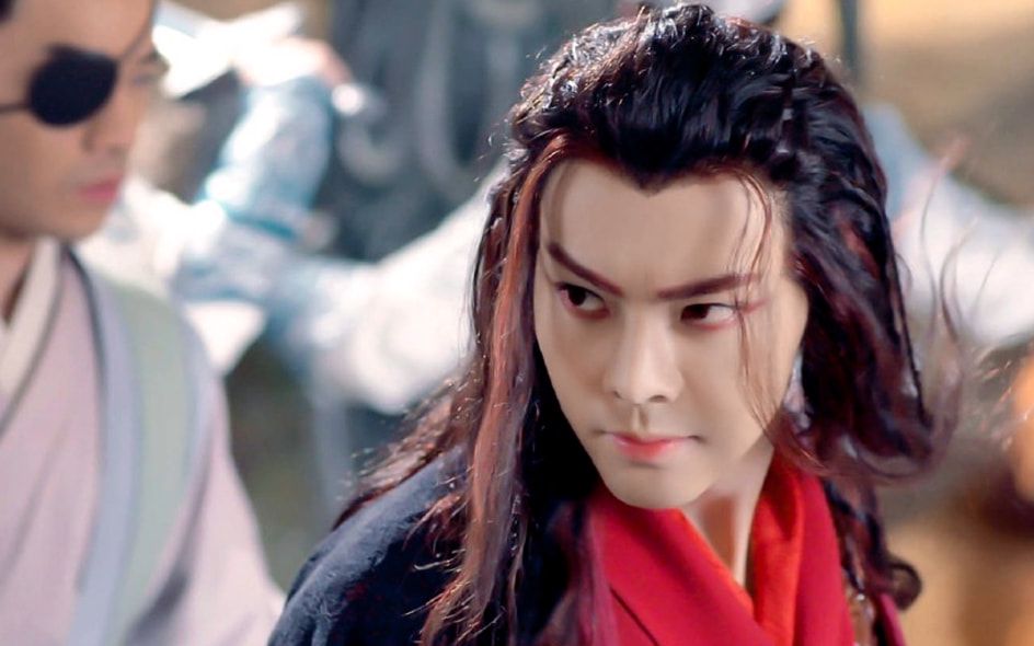 赵敏|陈伟霆形象翻车升级，路透刘海似蜈蚣腿，喜提“古装丑男主”称号