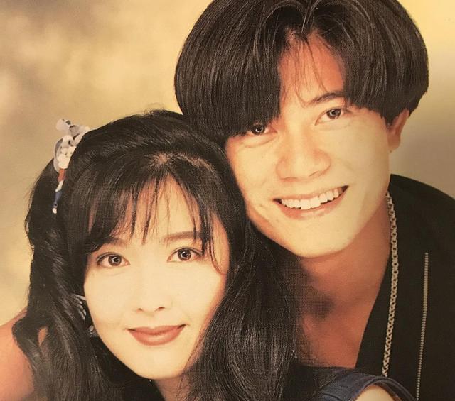 周慧敏|54岁周慧敏罕见露面，现身小县城参加商演捞金，被曝老态明显