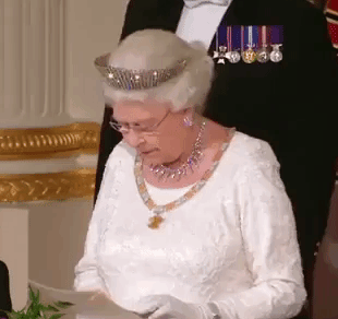 欧美时尚前线|为了做到“低头王冠也不掉”，欧洲王室女性煞费苦心