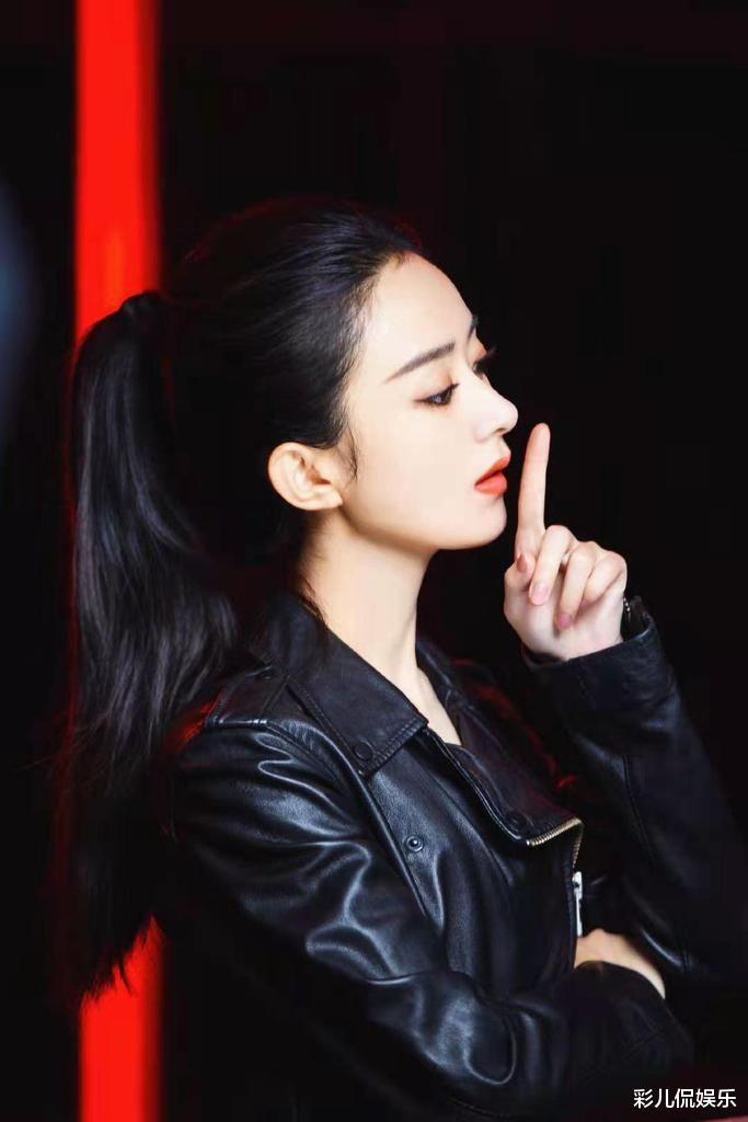 赵丽颖|赵丽颖自称“全班最丑”，学生旧照曝光后，粉丝：你这个大骗子！