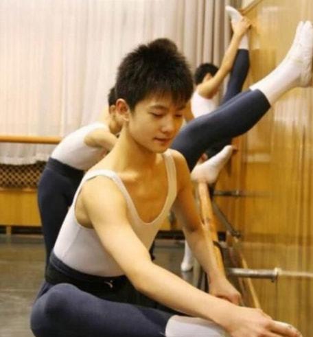 杨洋|杨洋的“花美男”养成记,和他背后的4个“苦瓜脸”女友