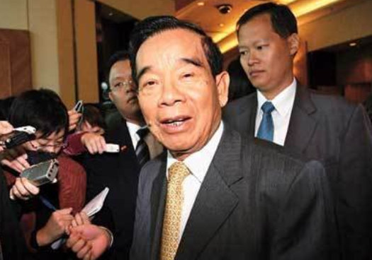 肖浩飞白|罗兆辉:27岁身价过10亿,自曝与9位女星有染,47岁猝死东莞