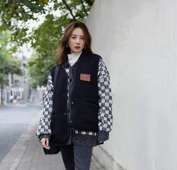 杨幂|杨幂跟刘诗诗约会!不走潮人路线难得低调,刘诗诗直男穿搭太任性