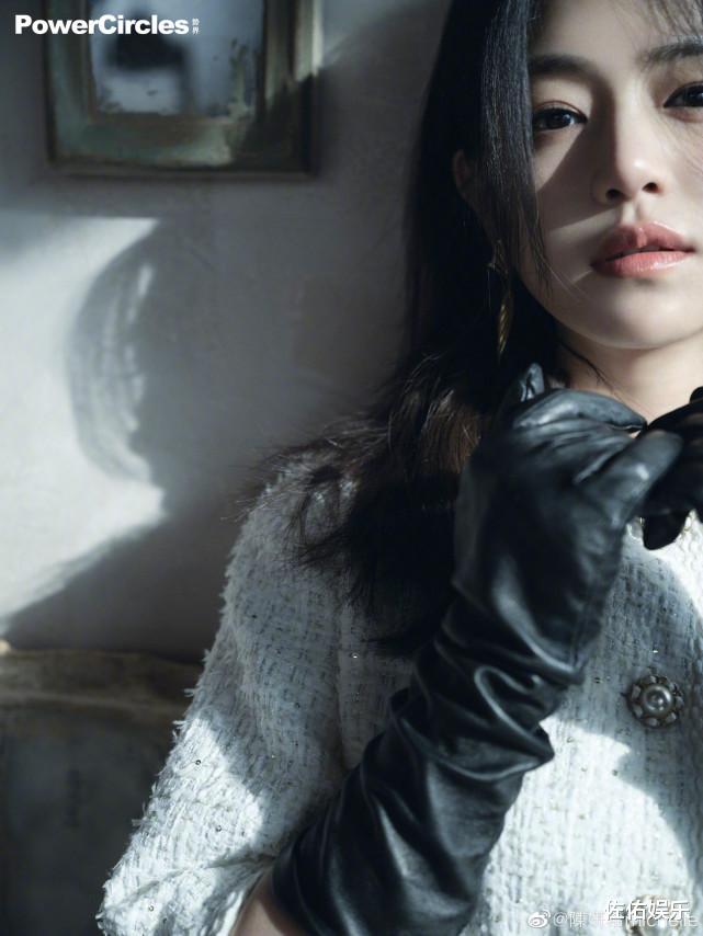 陈妍希|和陈晓秀恩爱后，陈妍希再晒美照，身材窈窕似少女