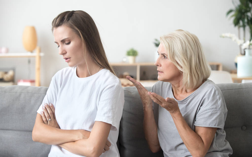 母婴参考|一到晚年，老人和子女关系就变差？若用这四种方法，和孩子更亲密