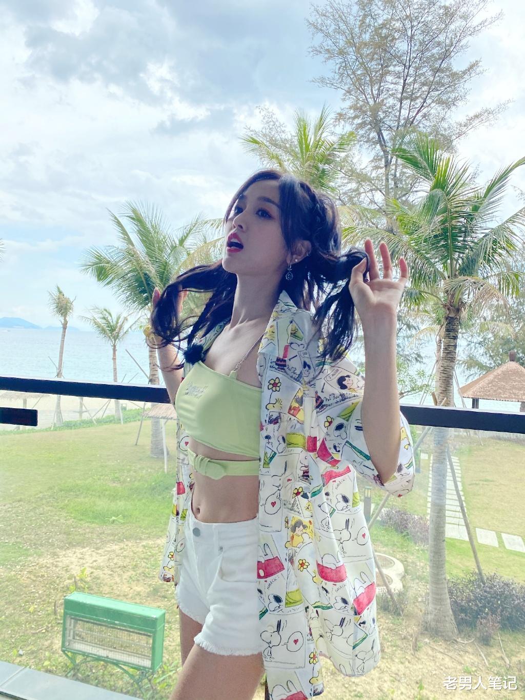 吴宣仪|百味吴宣仪的爆裂舞台来了，一袭吊带白色短裙，闪闪惹人爱的甜心