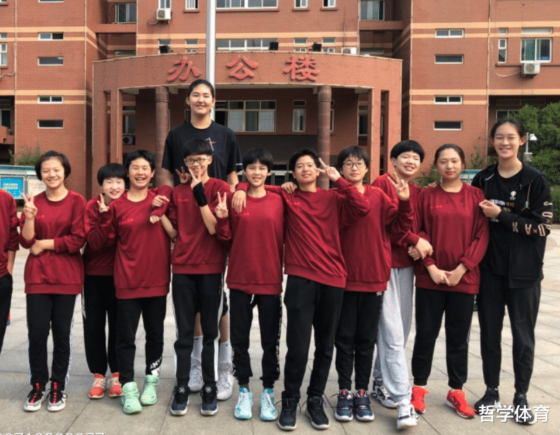 山东男篮|26分钟轰42分25板！助山东队夺冠，中国篮球未来之星与姚明一样高