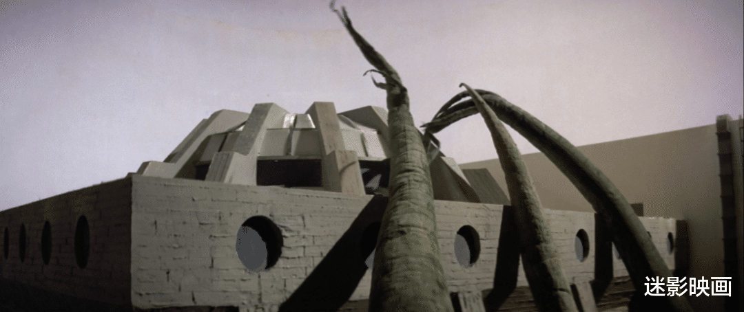 吴孟达|46年前的港版奥特曼，华语首部超级英雄片，剧情奇葩雷人却烂成神作！