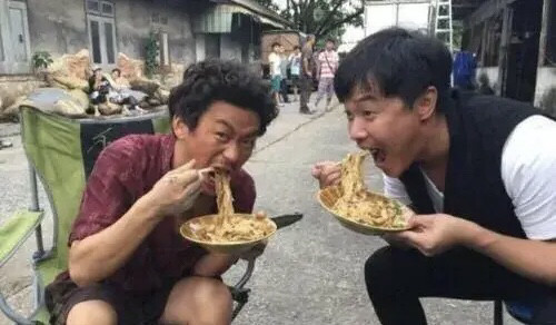 明星|王宝强还是群演时，陈思诚第一次请王宝强吃饭，说出账单金额，鲁豫都不信了