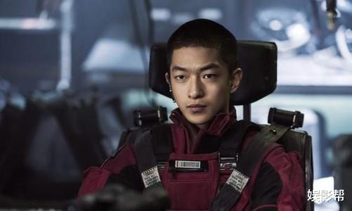 吴京|被吴京捧红后，翻脸不认人，这位“白眼狼”终于迎来了他的报应