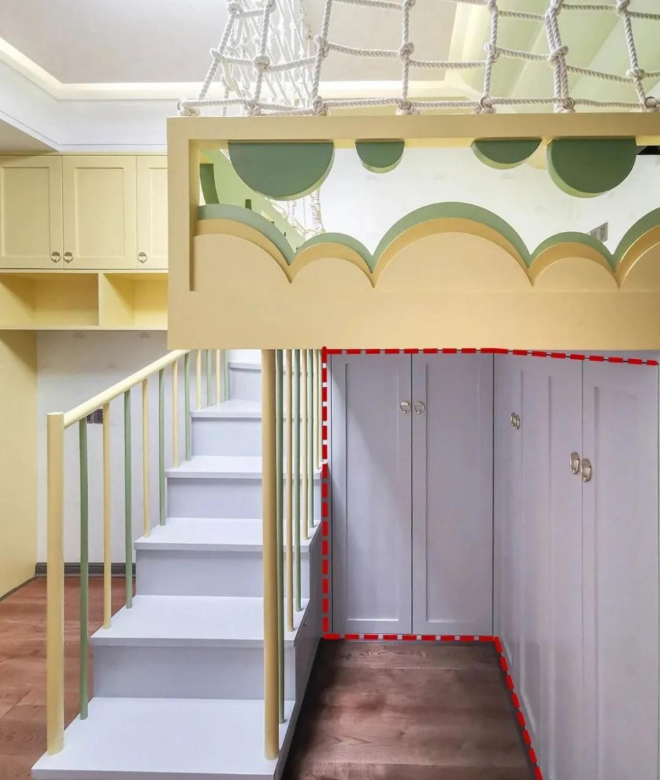 给孩子打了一张床，挂在空中，踩楼梯上去，完工后火遍了全小区！