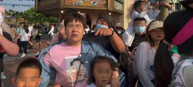 平评 女子称被小男孩摸腿后遭家长谩骂，熊孩子就是这样炼成的