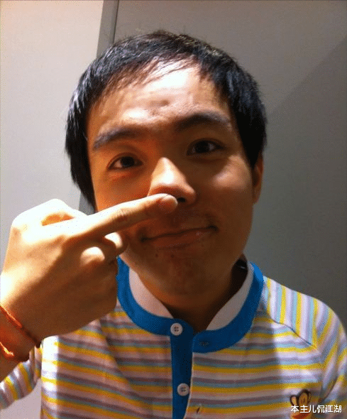 孟智超|“三毛”34岁了！8岁爆火，14岁谢顶，植发挨300多针，如今变帅哥