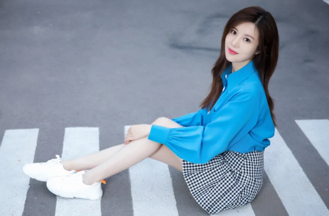 邬靖靖|别人“拼爹”她拼姑父，姑姑与姑父离婚之后，她的资源一落千丈