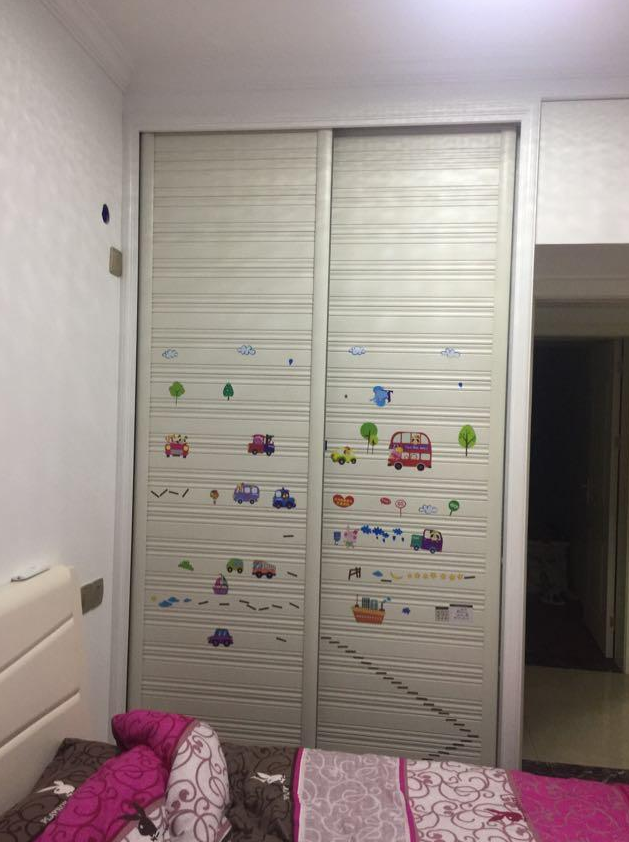 新房装修，看到这超级大餐桌，朋友都说选错了，而邻居却在偷笑