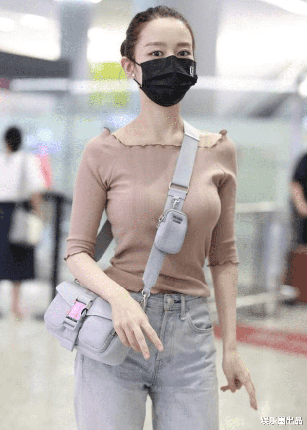 抗日剧|吉娜走机场状态真好，明明一丝不露，却依然女人味十足