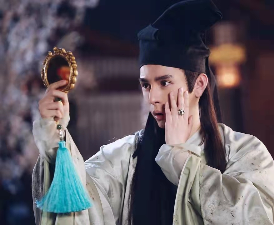 香蜜沉沉烬如霜|《香蜜沉沉烬如霜》中风流成性的彦佑君,他像极曾受过情伤的我们