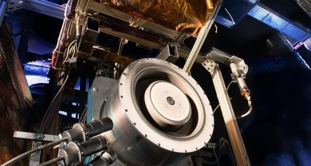 天宫空间站 只能推动一张纸，天宫空间站的霍尔推进器有啥用？它代表星辰大海