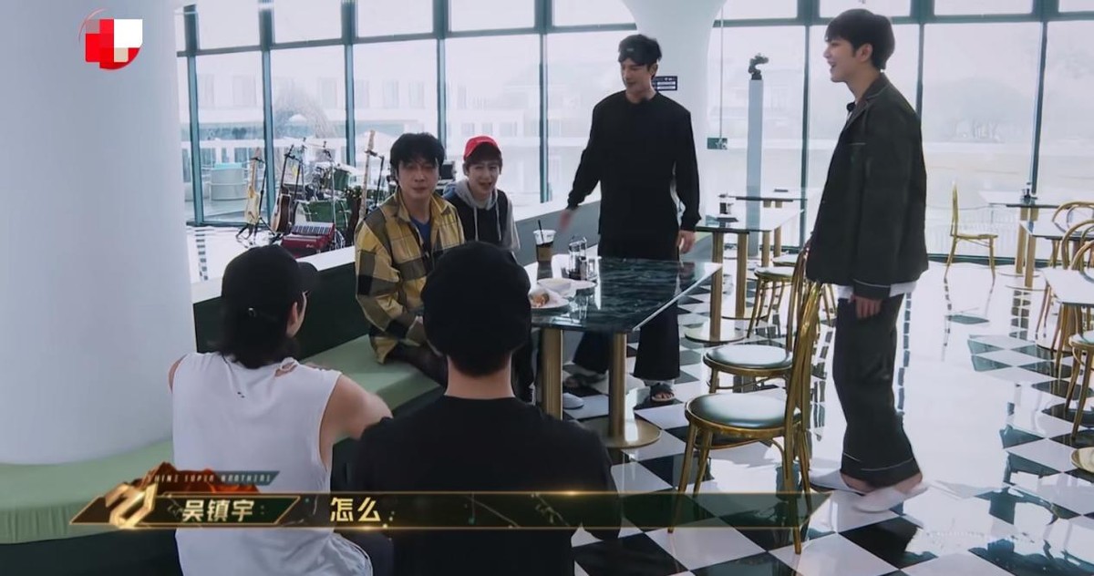 吴建豪|人气榜第二，一句话让吴建豪跪服，《追光吧》这位59岁影帝有多横