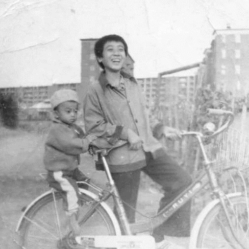 于和伟|“叔圈顶流”于和伟：姐姐砸锅卖铁供他读书，成名后回报全家