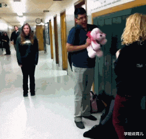 学姐说育儿|“妹子真粗心啊，光顾着玩手机了，连自己的铠甲开了都不知道”哈哈哈