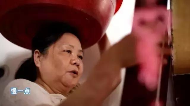 装修设计大全|上海蜗居实录，36岁剩女尴尬与父母同床睡，25㎡极限爆改花园别墅 ！