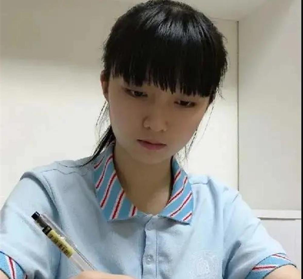 欧问凝|北大首份通知书“已签收”，女主才华与颜值辉映，学院或迎新校花