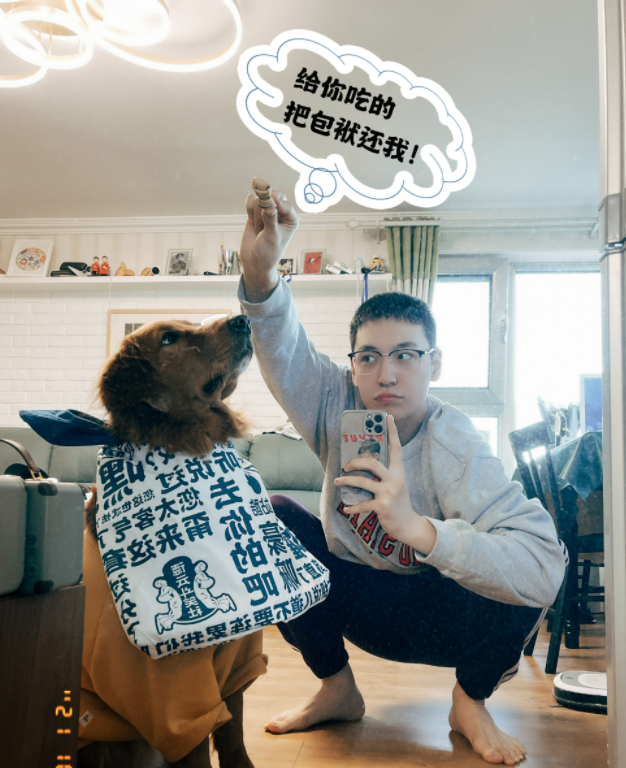 王九龙|郭德纲亲外甥王九龙被曝路边小解，不洗手吃零食还吮手指