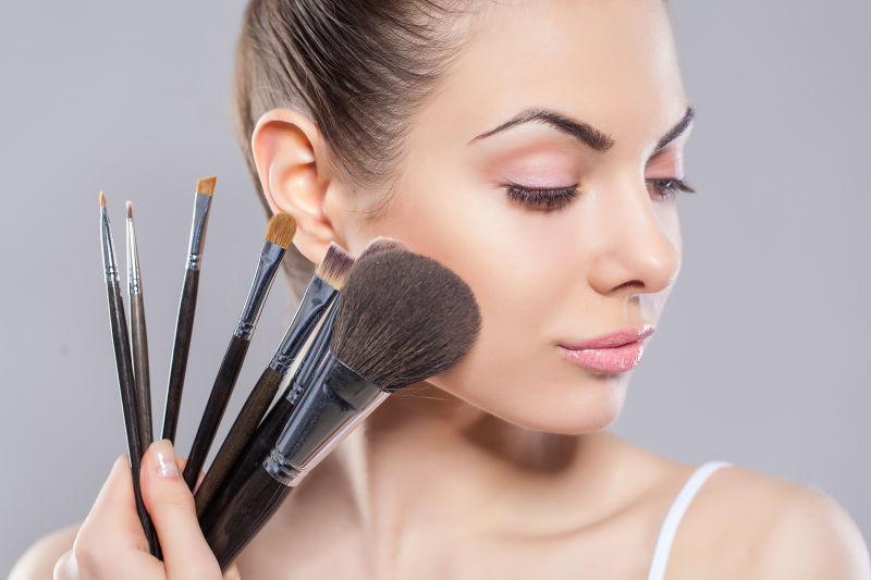 明星素颜|“每天化妆”和“天天素颜”的人，在衰老后有什么区别？