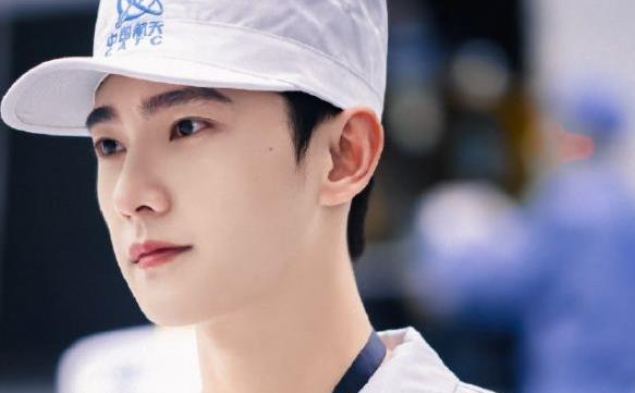 陈晓|“北京明白”小哥再上热搜，他脱口而出的两个字，让网友心碎一地