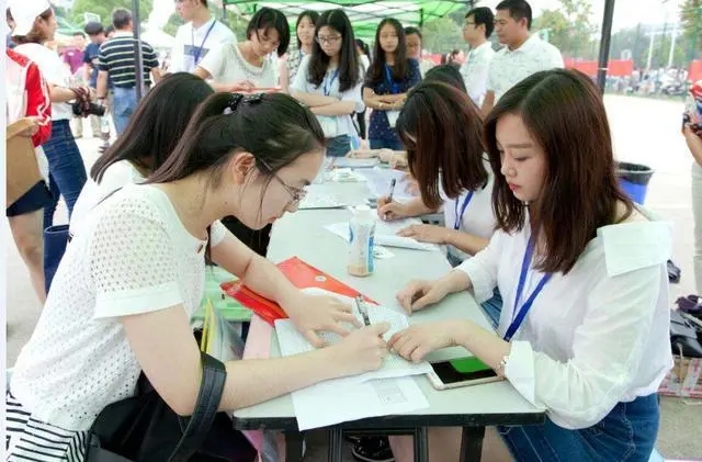 企业微信|大学生毕业后，“三方协议”别乱签，关系到应届生身份，要谨慎