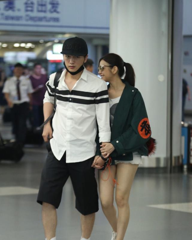 小姐姐|陈妍希瘦身后变自信了,走机场玩“下衣失踪”,谁说她配不上陈晓