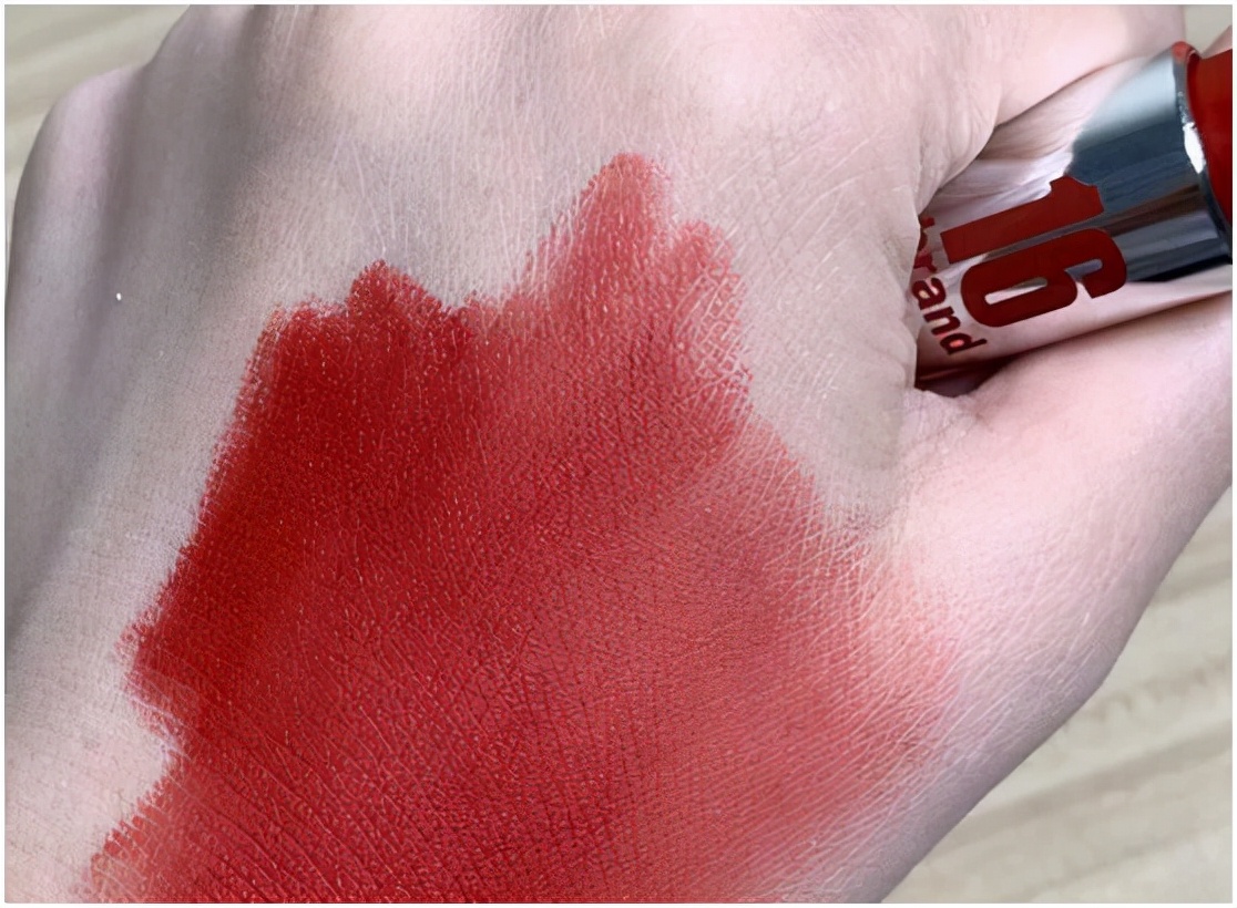 闻人嘉悦 秋冬用什么口红更好看?这些口红超显白,涂上后简直是仙女颜值