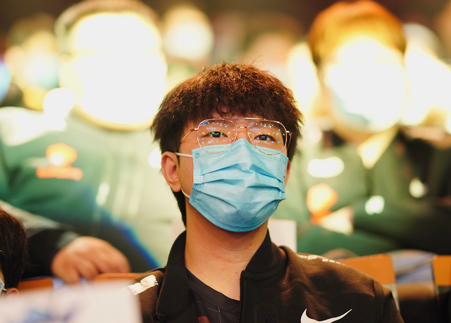 爆破|小天缺席今年首场训练赛，官方遭粉丝爆破？春季赛首发恐存争议