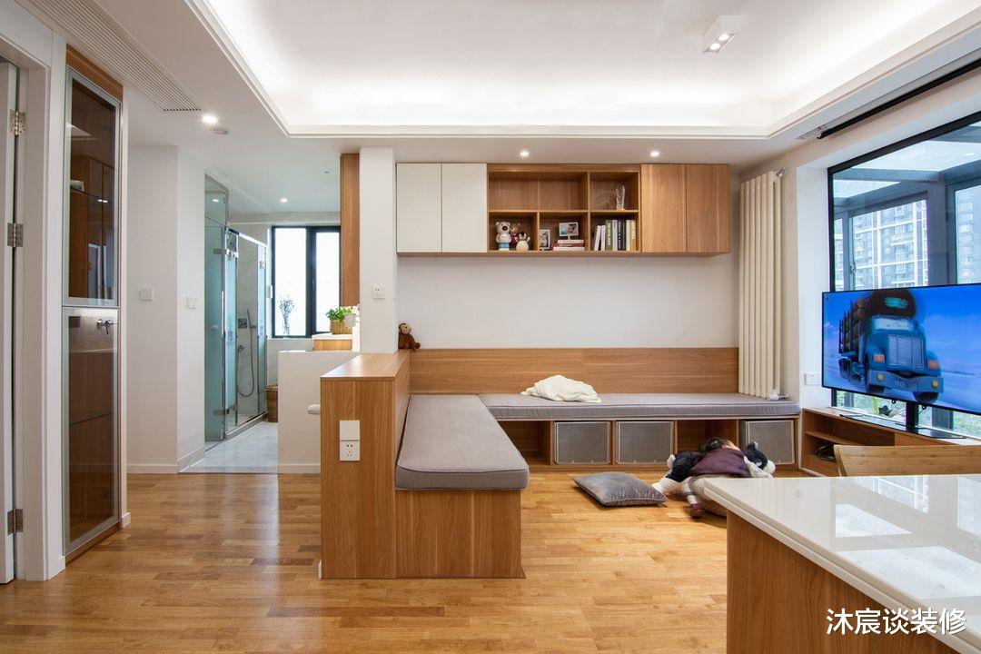 沐宸谈装修|她家的客厅不一样，用卡座取代沙发，好看又实用，真是小户型救星