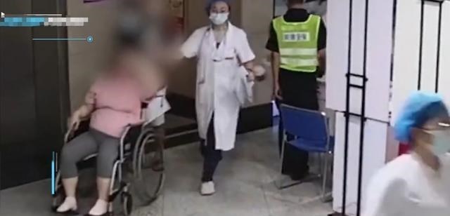 家中大小宝|佛山心脏骤停产妇被成功救回产下婴儿，丈夫痛哭写下的纸条看哭了