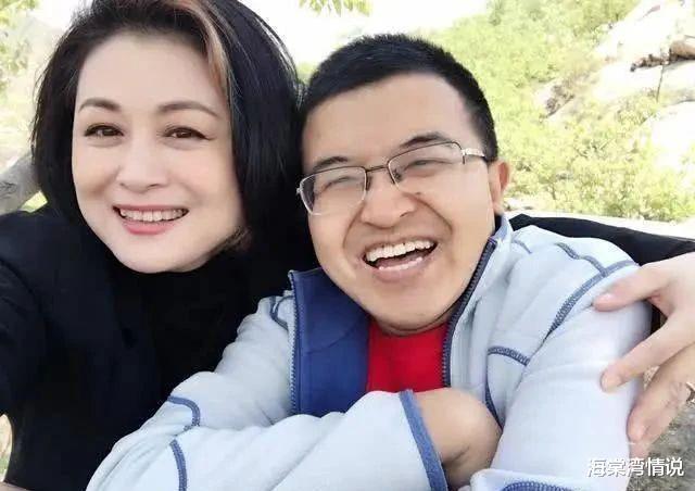 海棠湾情说|50岁于月仙因车祸去世，前一天老公还与其互动，夫妻俩最后亲密合影曝光
