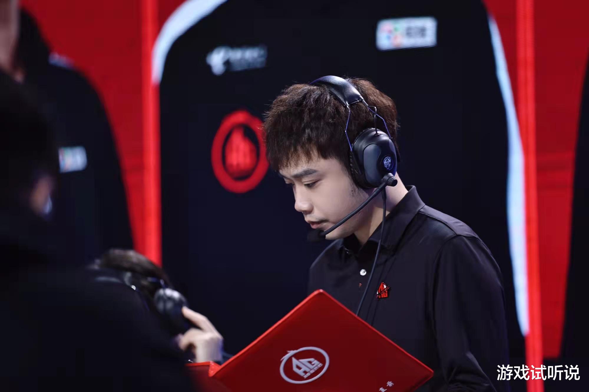 季后賽|AG菲菲罕見曬自己“觀賽照”，發(fā)文感慨：開心的一周，進(jìn)季后賽了