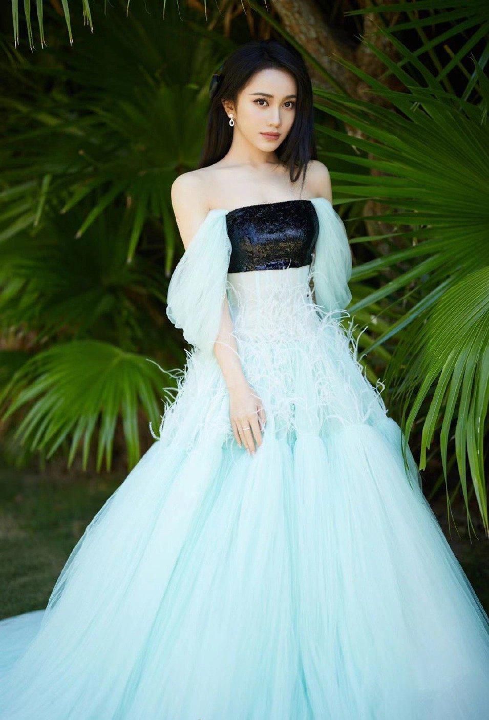 谋女郎|最小谋女郎什么来头，颜值惊艳气质绝佳，未出道便是校花级学霸!