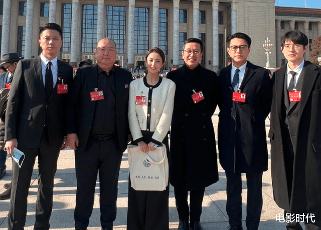 佟丽娅|佟丽娅晒出文代会合影，众明星齐聚一堂，状态超级棒！