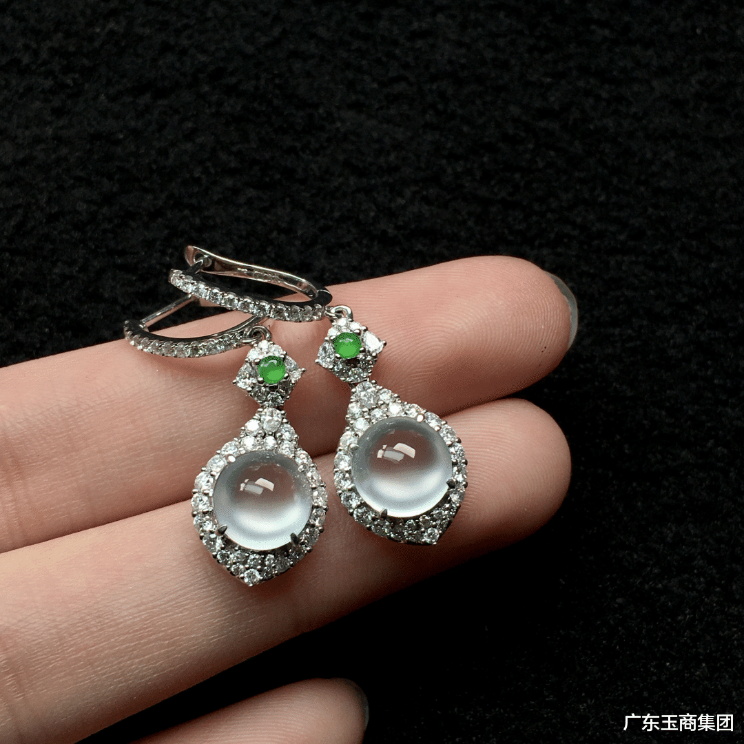 翡翠|翡翠的颜色都是怎么来的？太神奇了！