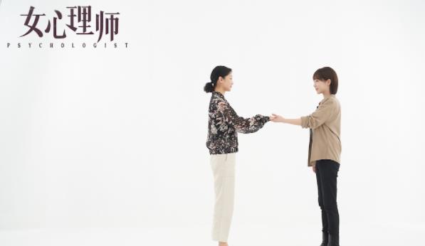 赵丽颖|流量女王撞戏路！赵丽颖演心理医生获好评，杨紫咨商师被嫌傻白甜