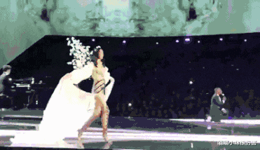 奚梦瑶|奚梦瑶二胎产女，儿女双全好幸福，但她上位凭的可不是生孩子