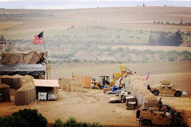 小朱聊育儿|巴沙尔就职典礼上一幕感人，独臂少校敬礼被制止，迅速消失在人群