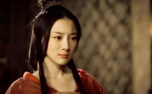 李依晓|从一个清纯小鲜肉，变成了心机深沉的女人，唯一变化就是“妆容”