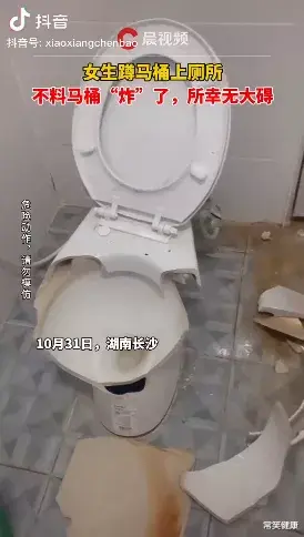 马桶还是蹲坑?如果有的选,你会走进哪个公厕隔间?