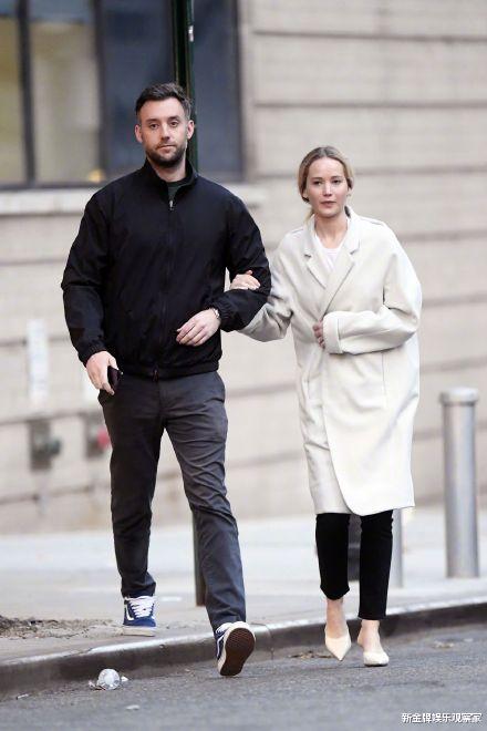 刘雯|31岁大表姐劳伦斯怀孕，和老公交往3年终生娃，预产期十分神秘