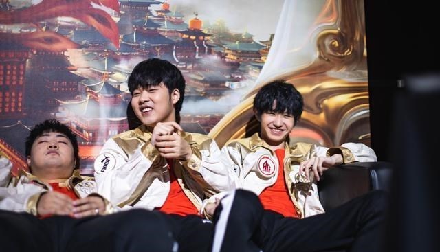 小翔很忙|张角宣布离开AG超玩会，为世冠失利负责，曾是夺冠的幕后功臣！