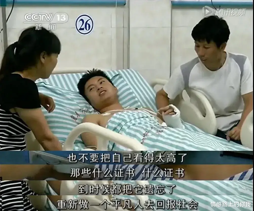 汶川救人男孩被捕入狱,江西夺刀少年功成名就:同样是英雄,为何走歧路?