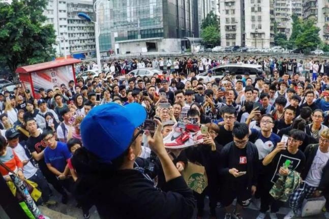 运动鞋 耐克门店冷落！有骨气国货“空气鞋”爆红，千元档次只卖99，网友：真香